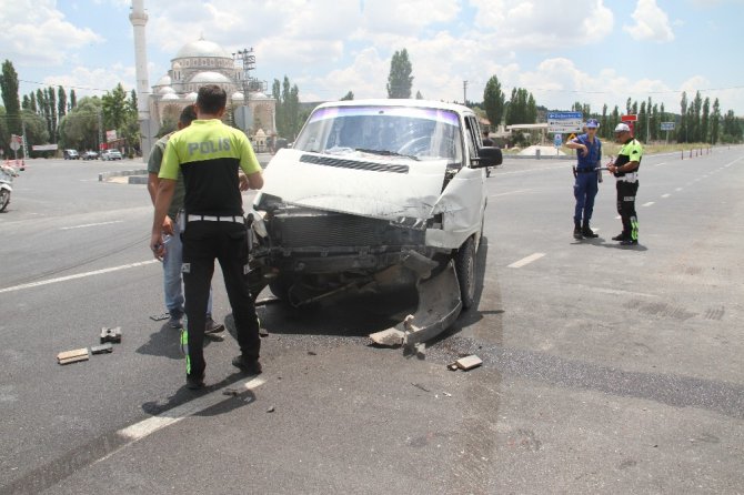 Beyşehir’de iki ayrı trafik kazası: 4 yaralı