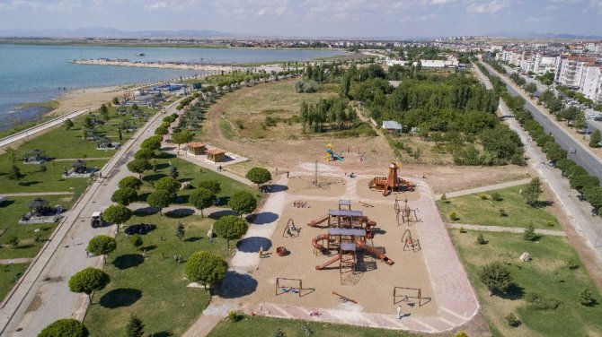 Beyşehir’de yeni çocuk oyun parkı miniklerin çekim merkezi oldu