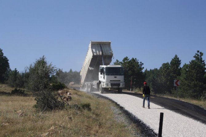 Derbent Aladağ Kayak Merkezi yolu asfaltlanıyor