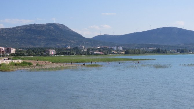 Beyşehir Gölü kıyılarında yüzme keyfi