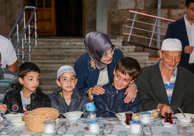 Başkan Toru, Kapu Cami cemaatiyle buluştu