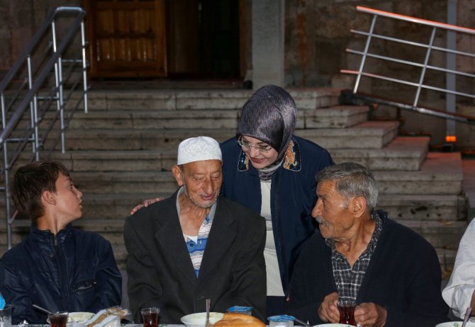 Başkan Toru, Kapu Cami cemaatiyle buluştu