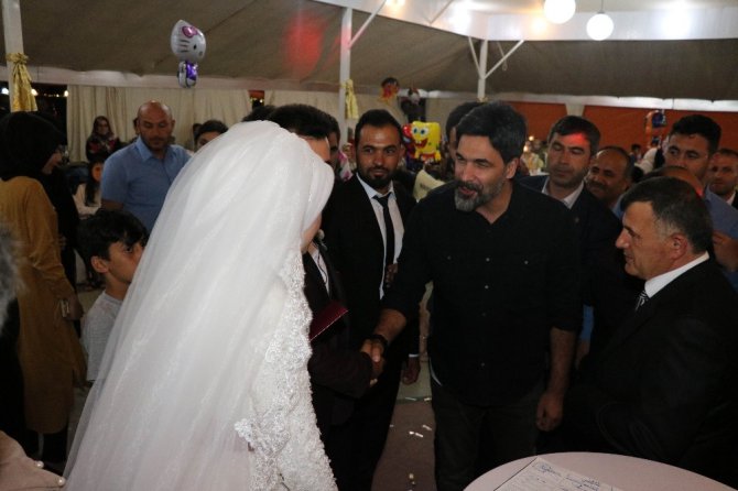 Sanatçı Işılak, nikah şahidi oldu