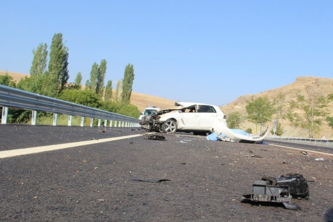 Refüje çarparak takla atan otomobil sürücüsü hayatını kaybetti