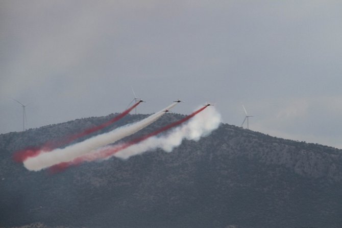 Türk Yıldızları, Beyşehir Gölü semalarında yıldızlaştı