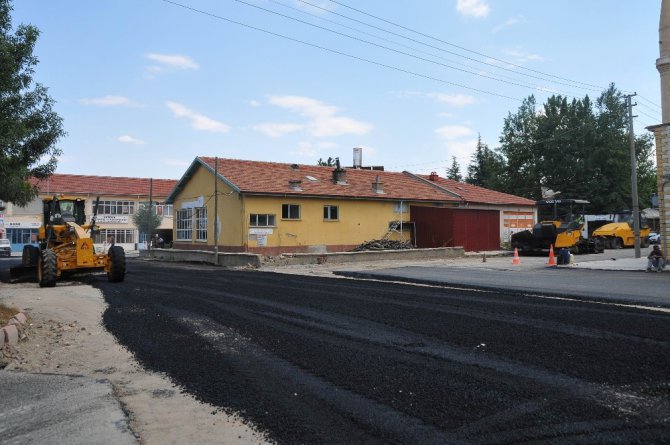 Akşehir’de asfaltlama çalışmaları sürüyor