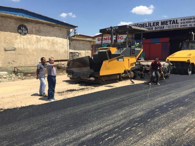 Akşehir’de asfaltlama çalışmaları sürüyor