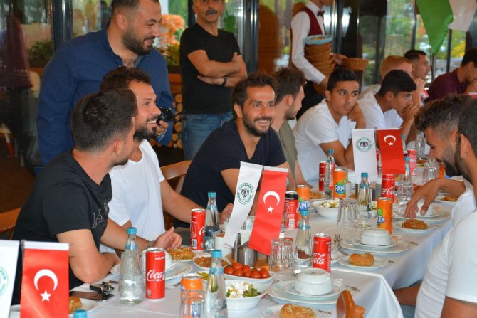 Atiker Konyaspor’da moral ve motivasyon yemeği