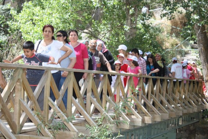 Aksaray’da 392 merdivenle inilen Ihlara Vadisi ziyaretçilerini büyülüyor