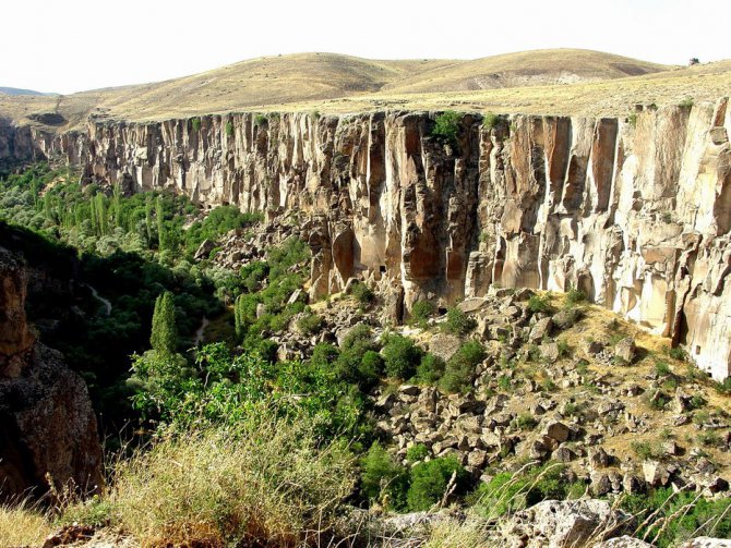 Aksaray’da 392 merdivenle inilen Ihlara Vadisi ziyaretçilerini büyülüyor