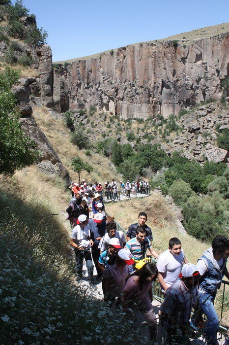 Aksaray’da 392 merdivenle inilen Ihlara Vadisi ziyaretçilerini büyülüyor