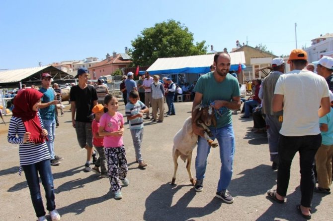 Seydişehir’de canlı hayvan pazarı dualarla açıldı