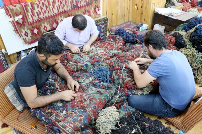 Yüzlerce yıllık tarihi halılar Aksaray’da yeniden hayat buluyor