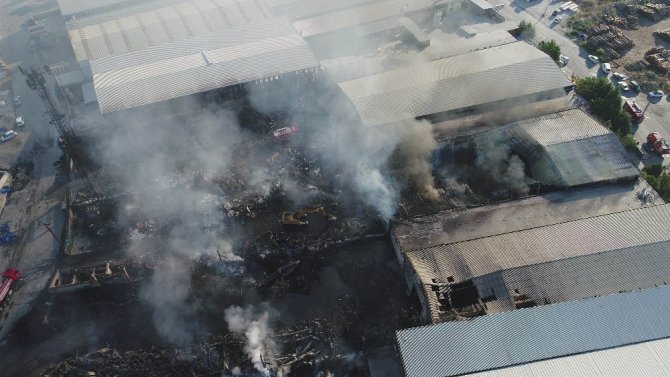 Büyük yangının zararı havadan görüntülendi