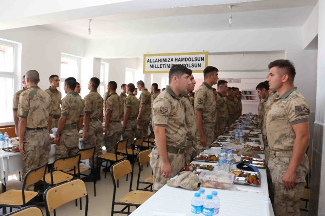 Konya’dan Tunceli’deki askerlere ‘anne yemeği’