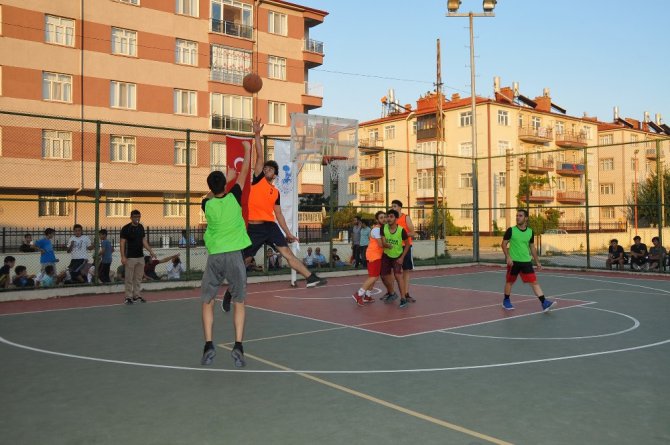 Akşehir’de geleneksel sokak basketbolu heyecanı başladı