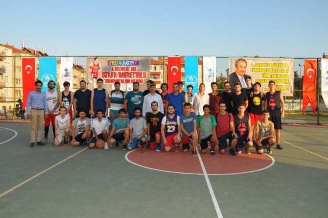 Akşehir’de geleneksel sokak basketbolu heyecanı başladı