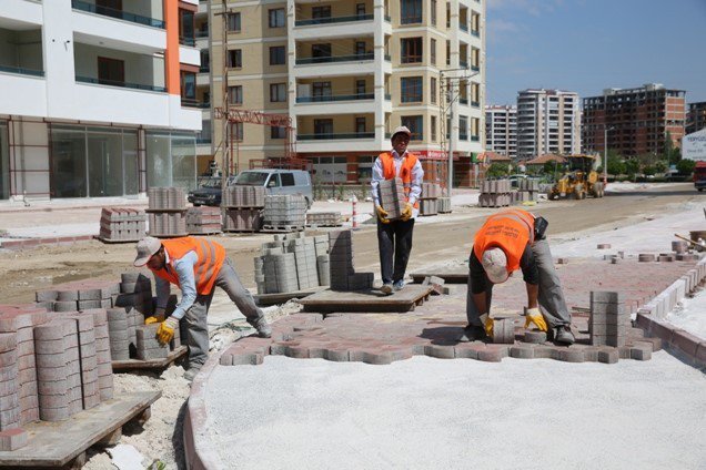 Selçuklu’da bordür parke çalışmalarında yoğun tempo