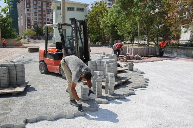 Selçuklu’da bordür parke çalışmalarında yoğun tempo