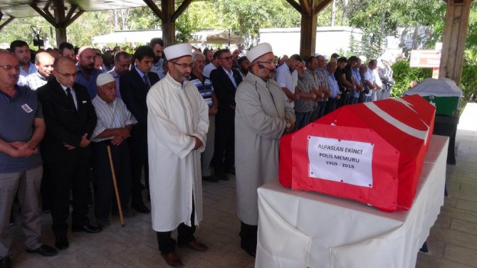 Kalp krizi sonucu hayatını kaybeden polis memleketi Aksaray’da toprağa verildi