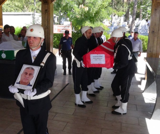 Kalp krizi sonucu hayatını kaybeden polis memleketi Aksaray’da toprağa verildi