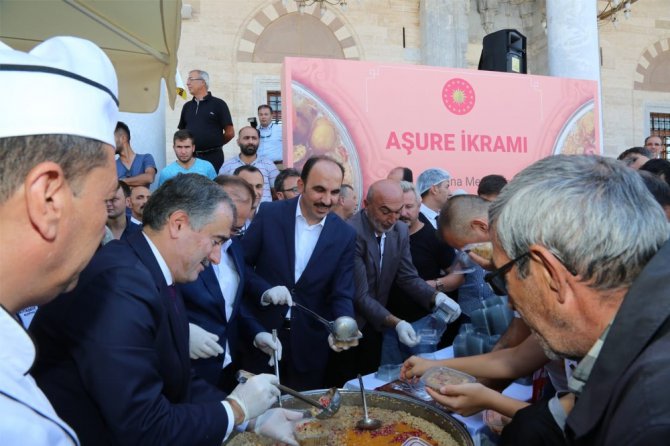 Cumhurbaşkanlığından Konya’da aşure dağıtımı