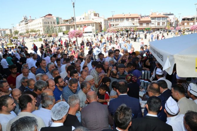 Cumhurbaşkanlığından Konya’da aşure dağıtımı