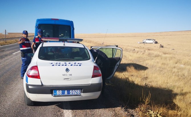 Aksaray’da otomobil tarlaya devrildi: 1 yaralı