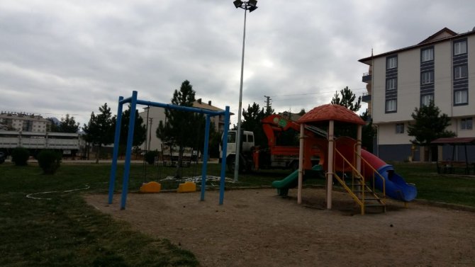 Seydişehir Belediyesi parkları aydınlatıyor