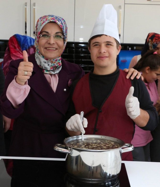 Başkan toru, özel öğrencilerin sosyal medyadan davetine icabet etti