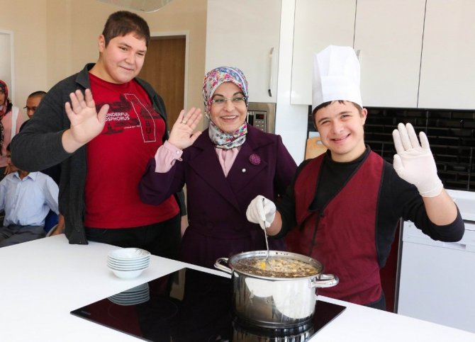 Başkan toru, özel öğrencilerin sosyal medyadan davetine icabet etti