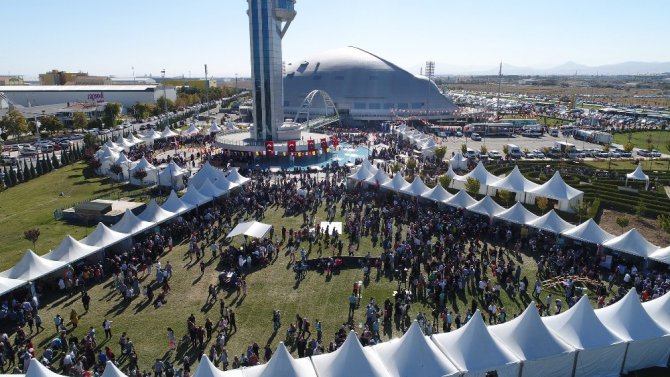 Bilim Festivali 100 binden fazla bilim meraklısını ağırladı