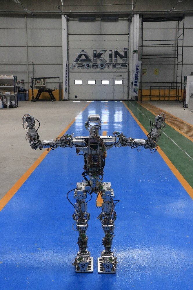 İnsansı robot Akıncı-4 üstün yetenekleriyle dikkat çekiyor