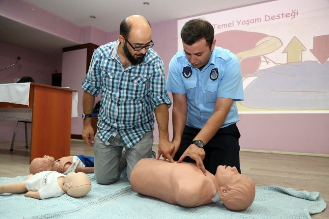 Aksaray Belediyesi personeline uygulamalı ‘Temel Yaşam Desteği’ eğitimi