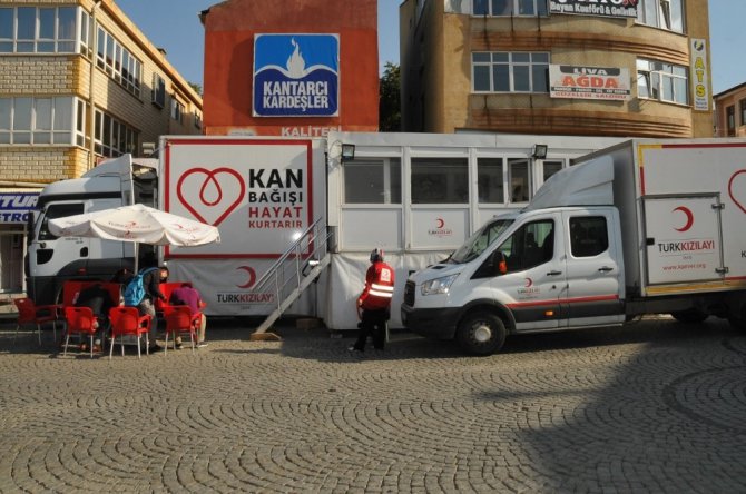 Başkan Akkaya ve belediye personeli kan bağışı yaptı