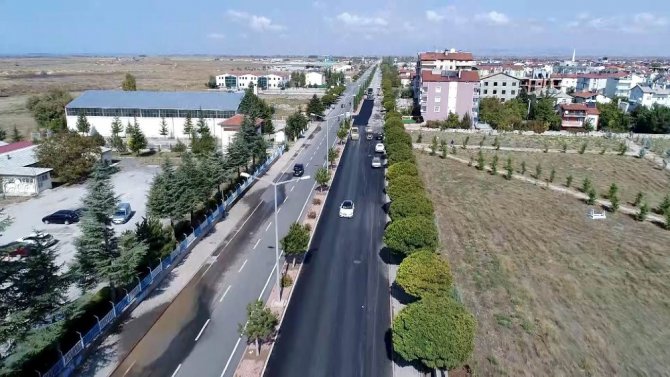 Beyşehir’de sıcak asfalt çalışmaları sürüyor