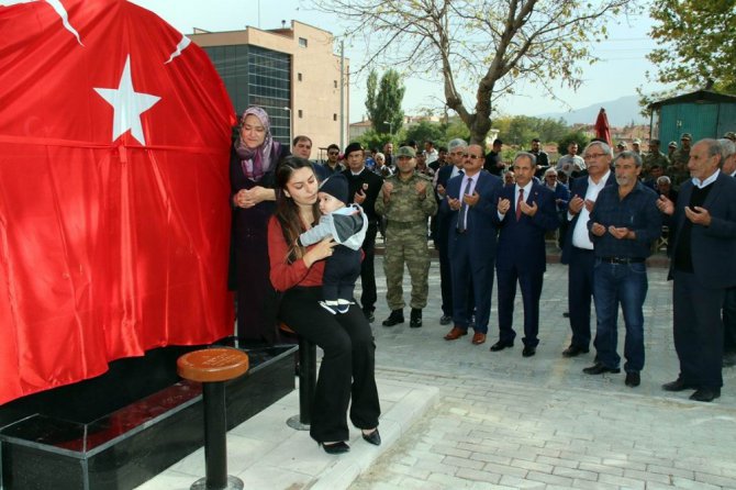 Şehit eşi için yaptırdığı çeşme dualarla açıldı