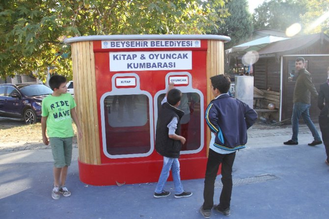 Beyşehir Belediyesinden parka kitap ve oyuncak kumbarası