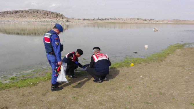 Aksaray’da kaybolan 3 kişinin terlikleri baraj kıyısında bulundu