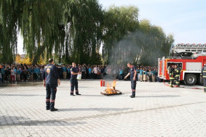 Kulu’daki ortaokulda yangın tatbikatı yapıldı