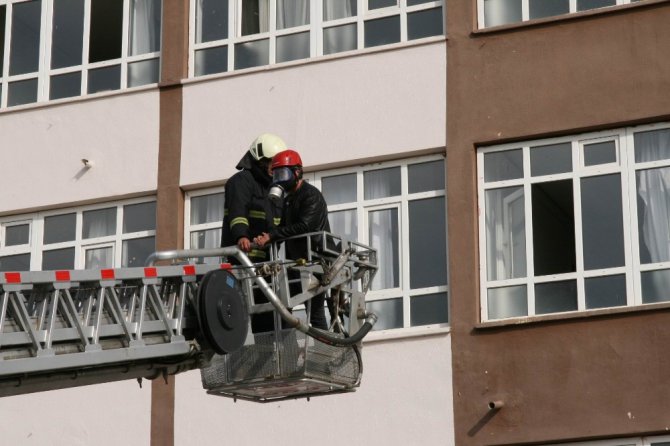 Kulu’daki ortaokulda yangın tatbikatı yapıldı