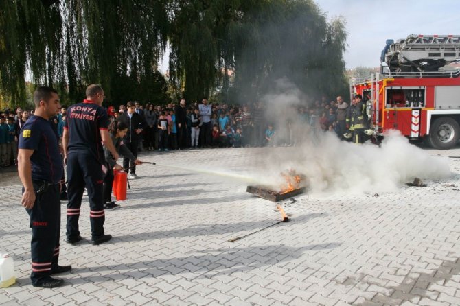 Kulu’daki ortaokulda yangın tatbikatı yapıldı