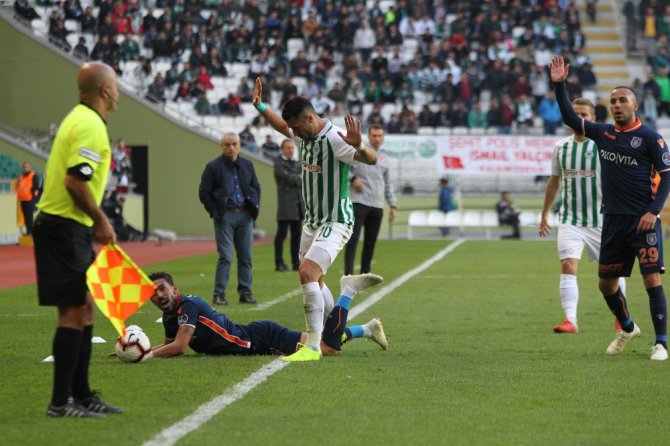 Spor Toto Süper Lig: Atiker Konyaspor: 0 - Medipol Başakşehir: 0 (İlk yarı)