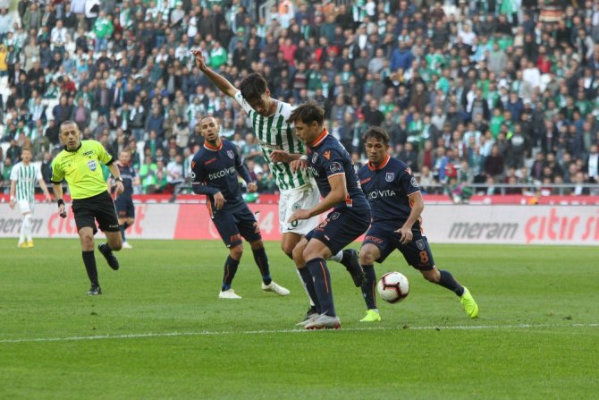 Spor Toto Süper Lig: Atiker Konyaspor: 0 - Medipol Başakşehir: 0 (İlk yarı)