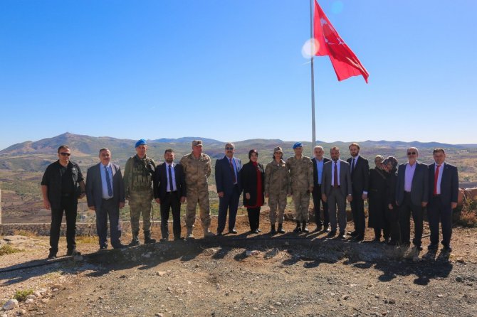 Meramlı annelerden Lice’deki askerlere ev yemeği