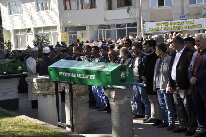 Su dolu kovada boğulan 1 yaşındaki bebek defnedildi