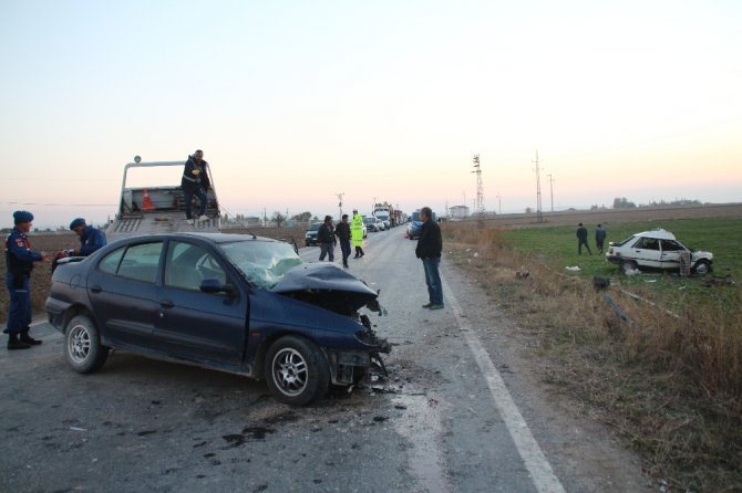 Otomobiller çarpıştı: 1 ölü, 4 yaralı