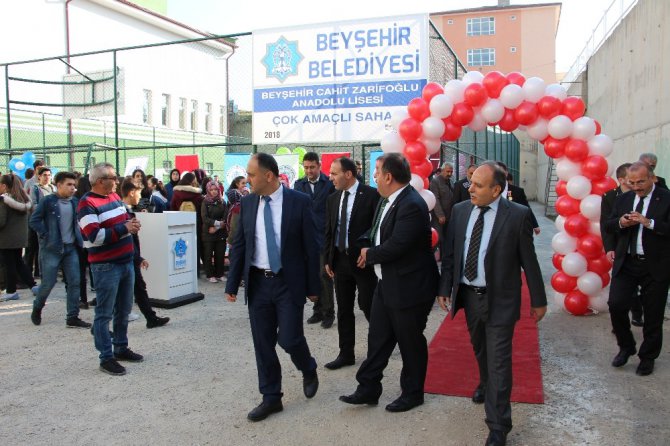 Beyşehir’de bir liseye daha çok amaçlı saha kazandırıldı