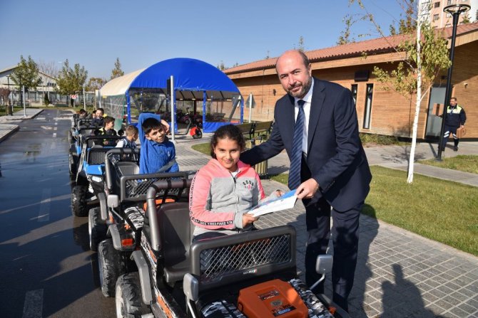 Pekyatırmacı: "Çocuklarımıza trafik bilinci vererek geleceğe hazırlıyoruz"