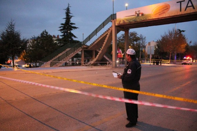 Konya’da üst geçit merdiveni çöktü: 1 yaralı